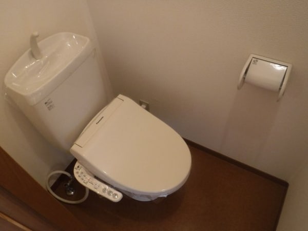 トイレ(他のお部屋の参考写真となります。)