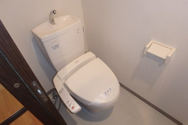 トイレ(反転のお部屋の参考写真となります。)