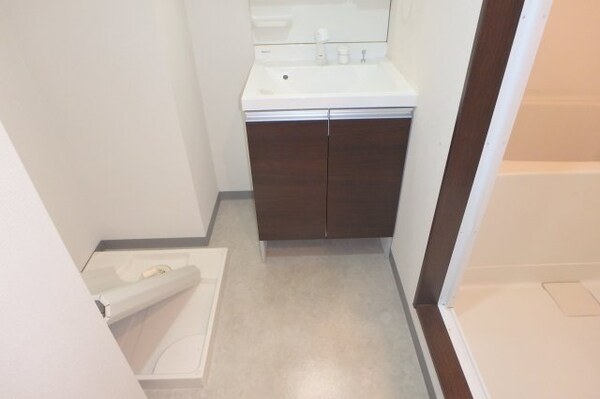 独立洗面台(反転のお部屋の参考写真となります。)