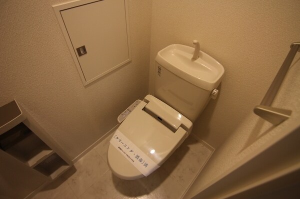 トイレ(ウォシュレット機能付きのトイレ♪)