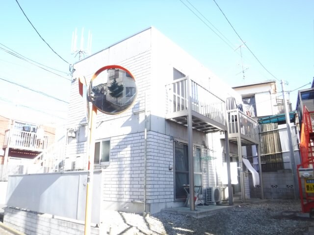 物件外観写真1　(2009年完成デザイナーズマンション)