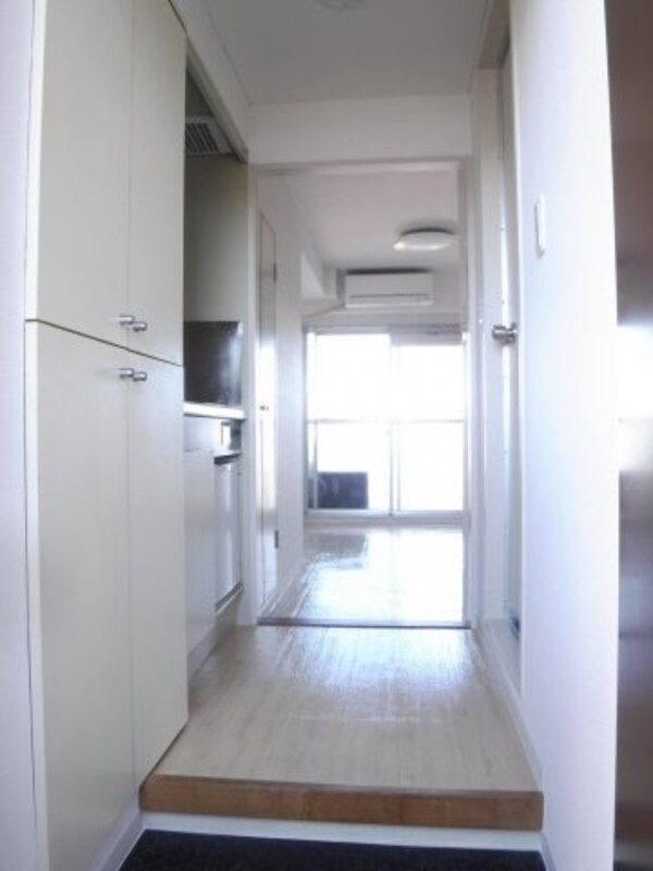 玄関(他のお部屋の参考写真となります。)