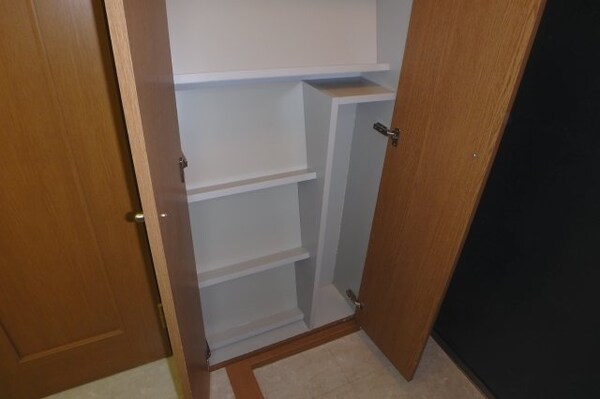 収納(他のお部屋の参考写真となります。)