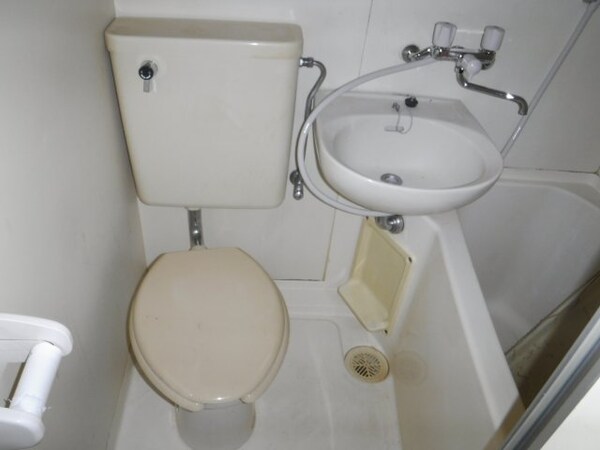 トイレ(他のお部屋の参考写真となります。)