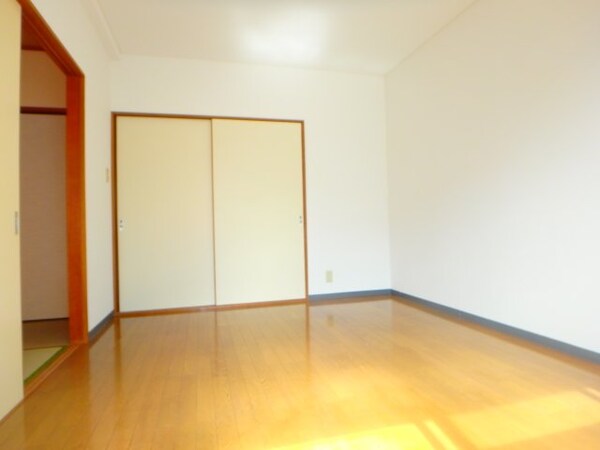 寝室(他のお部屋の参考写真となります。)