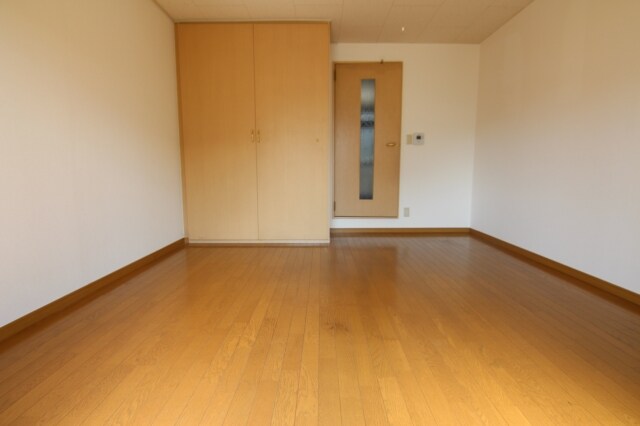 物件内観写真8　(ゆったりめの居室)