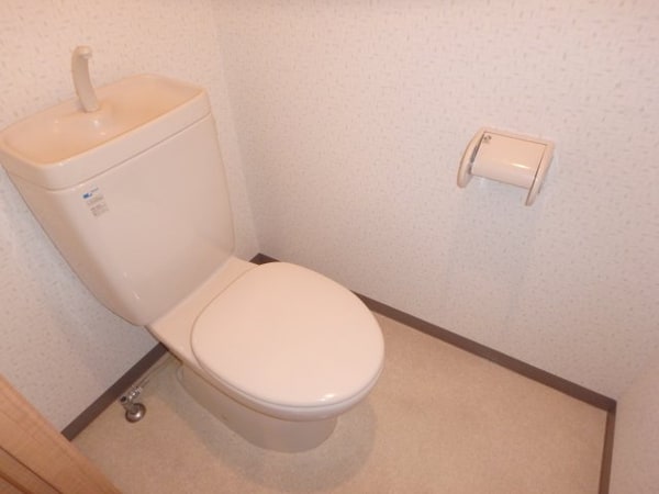 トイレ(他のお部屋の参考写真となります。)