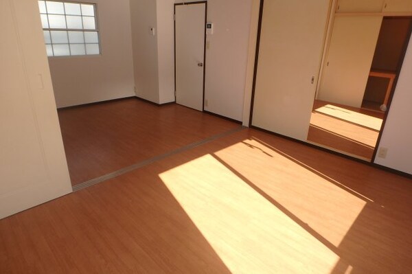 洋室(他のお部屋の参考写真となります。)