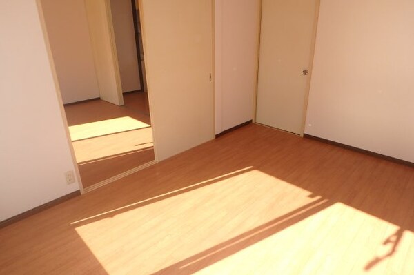 洋室(他のお部屋の参考写真となります。)