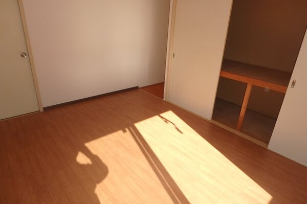 洋室(他のお部屋の参考写真となります。)