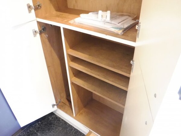収納(他のお部屋の参考写真となります。)