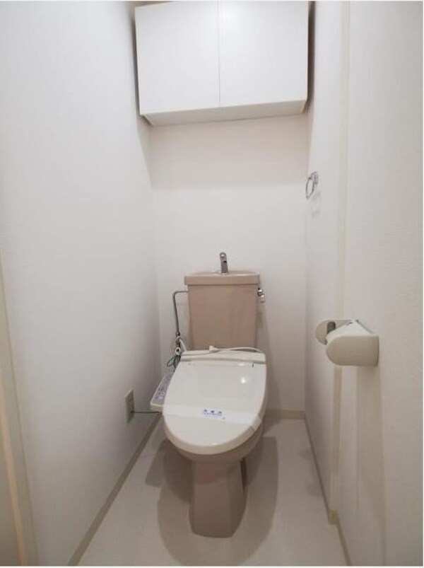 トイレ(他のお部屋の参考写真となります。)