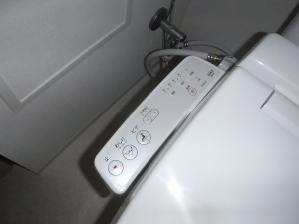 トイレ(他のお部屋の参考写真となります。)