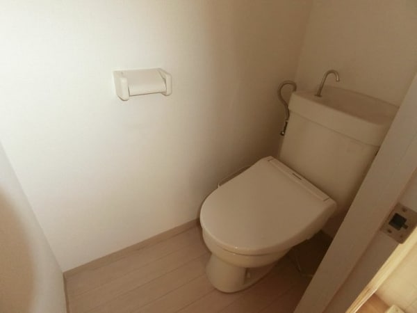 トイレ(他のお部屋の参考写真となります。)