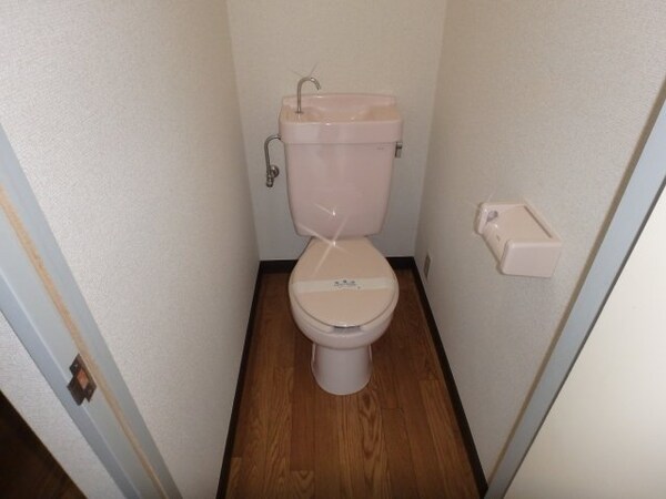 トイレ(他のお部屋の参考写真となります。)