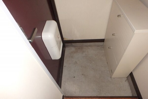 玄関(他のお部屋の参考写真となります。)