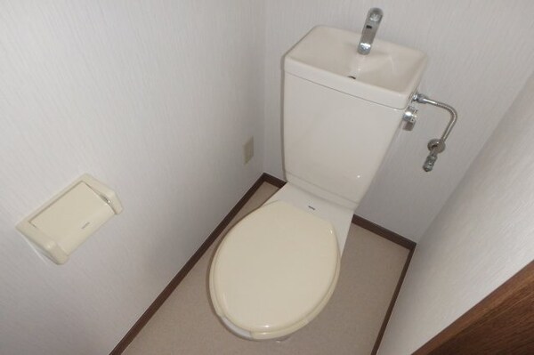 トイレ(他のお部屋の参考写真となります。)
