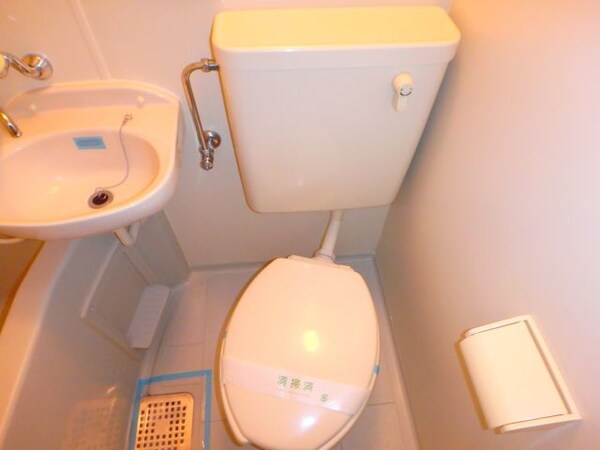 トイレ(他のお部屋の参考写真となります。)