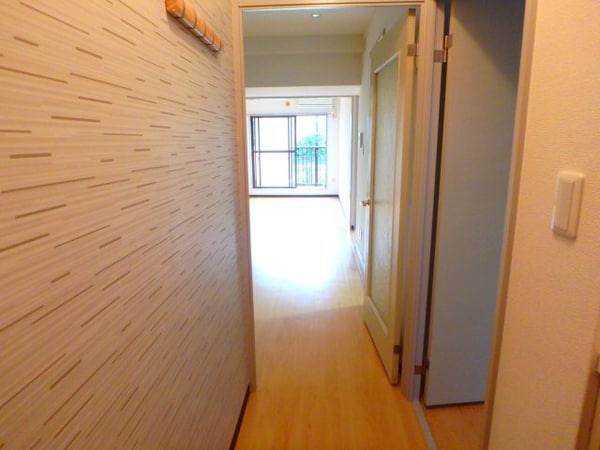玄関(他のお部屋の参考写真となります。)