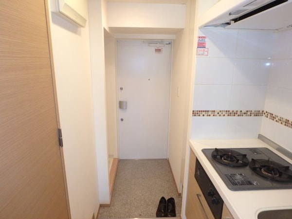 玄関(他のお部屋の参考写真となります。)