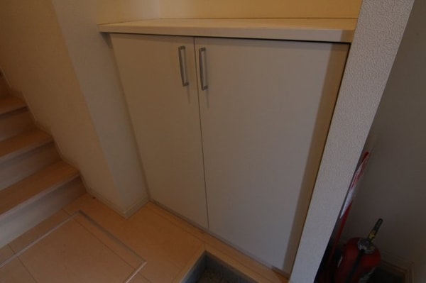 玄関(他のお部屋の参考写真となります。)