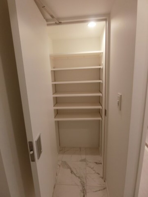収納(他のお部屋の参考写真となります。)