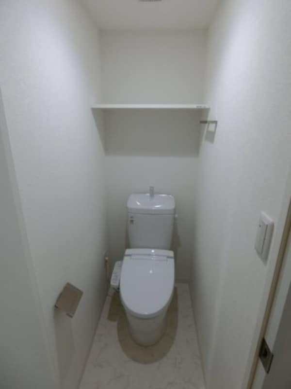 トイレ(他のお部屋の参考写真となります。)