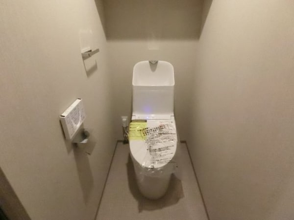 トイレ(他のお部屋の参考写真となります。)