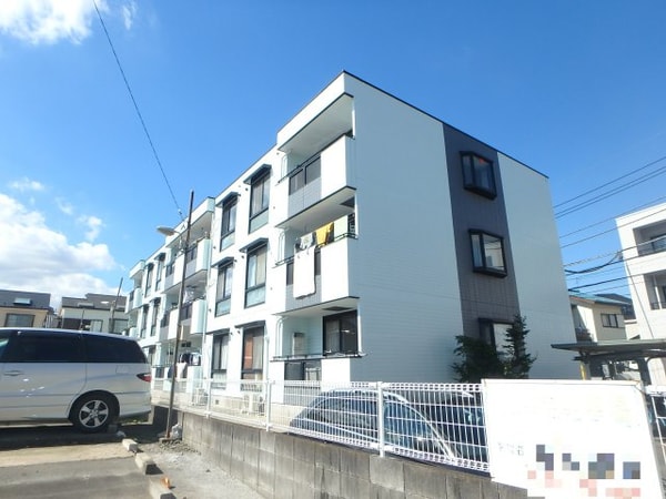 外観(コンビニまで3分・スーパーまで4分と生活便利♪)