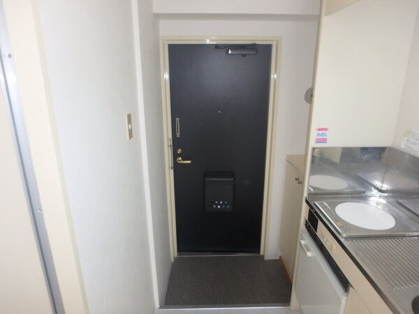 玄関(他のお部屋の参考写真となります。)