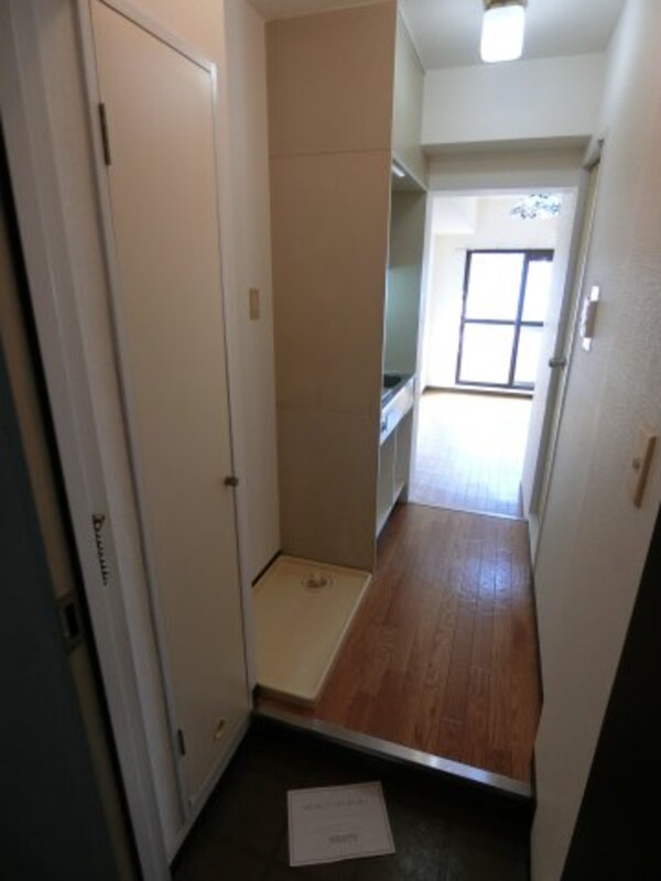 玄関(他のお部屋の参考写真となります。)