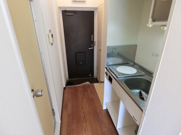 玄関(他のお部屋の参考写真となります。)