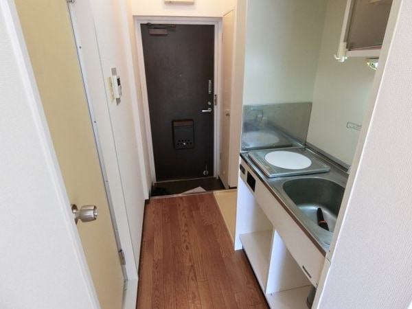 玄関(他のお部屋の参考写真となります。)