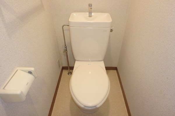 トイレ(他のお部屋の参考写真となります。)
