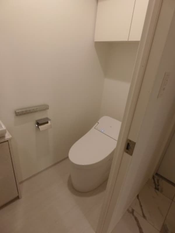 トイレ(他のお部屋の参考写真となります。)