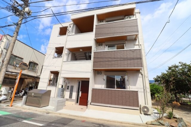 物件外観写真1　(2023年完成オートロック完備♪)