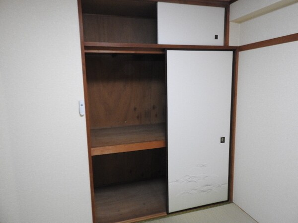 収納(他のお部屋の参考写真となります。)