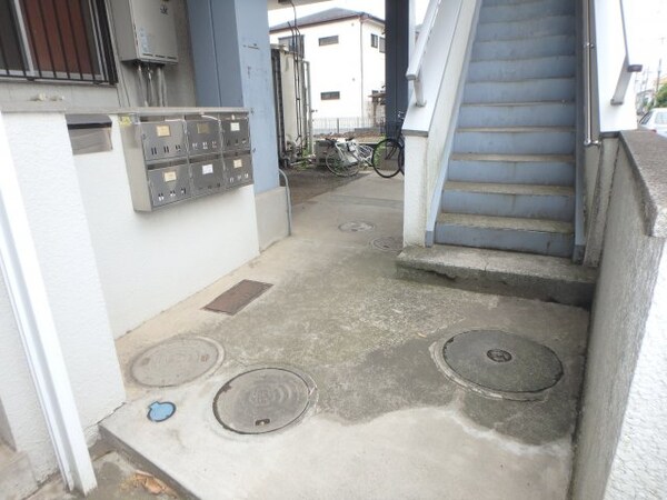 エントランス(他のお部屋の参考写真となります。)