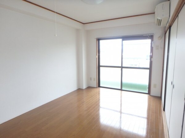 居室(他のお部屋の参考写真となります。)