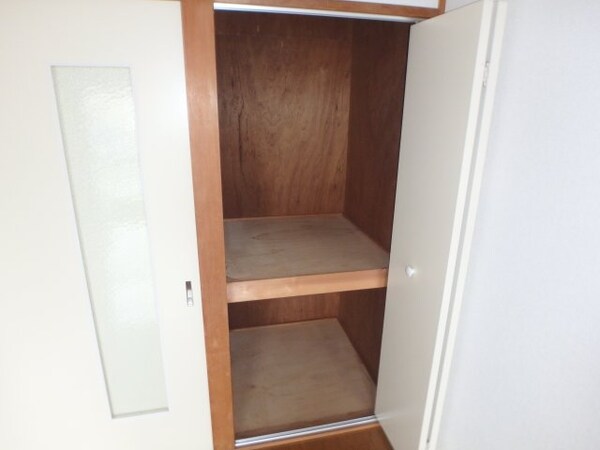 収納(他のお部屋の参考写真となります。)