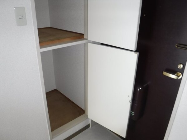 収納(他のお部屋の参考写真となります。)