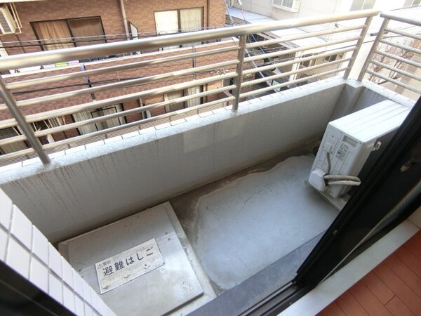 バルコニー(他のお部屋の参考写真となります。)