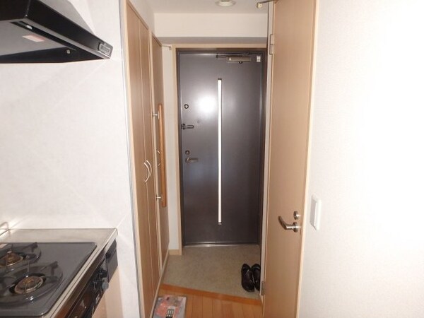 玄関(反転のお部屋の参考写真となります。)