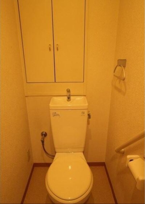 トイレ(他のお部屋の参考写真となります。)