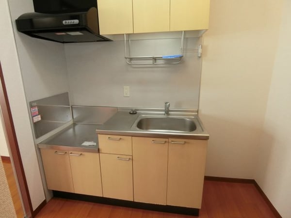 キッチン(他のお部屋の参考写真となります。)
