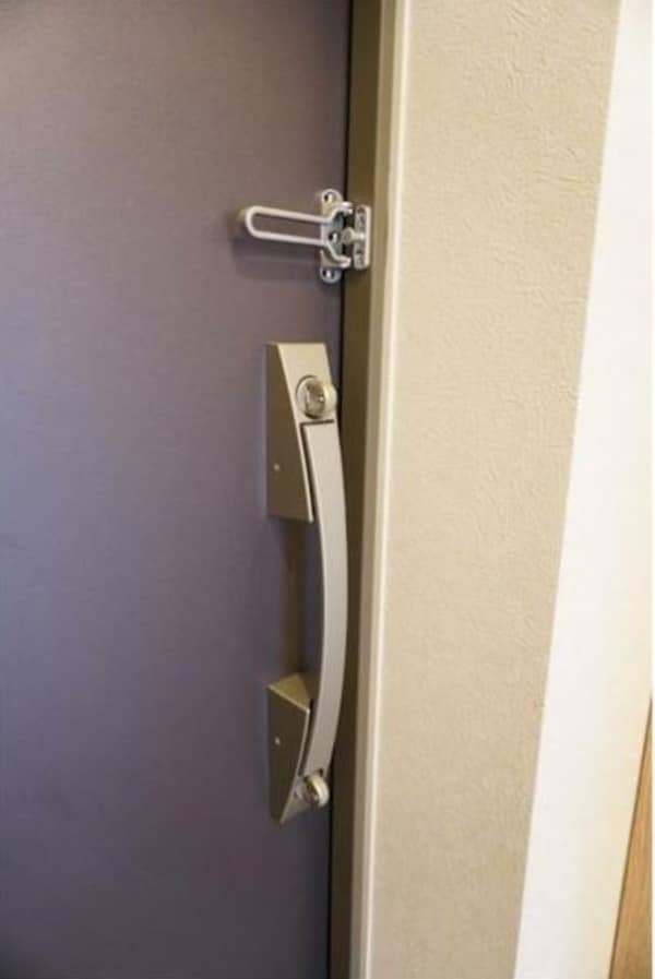 玄関(他のお部屋の参考写真となります。)