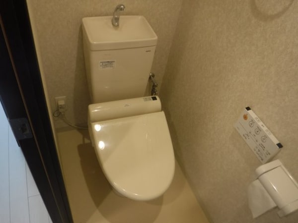 トイレ(他のお部屋の参考写真となります。)