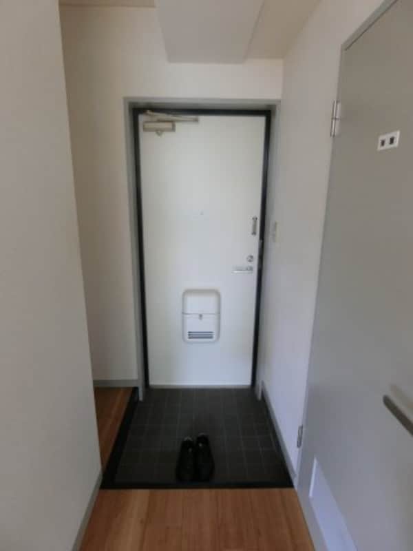 玄関(他のお部屋の参考写真となります。)
