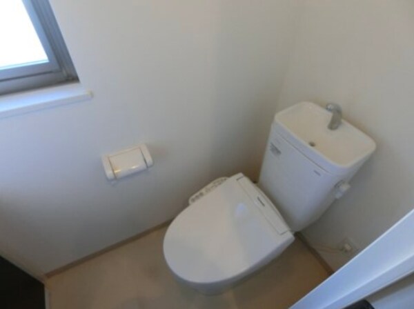 トイレ(他のお部屋の参考写真となります。)