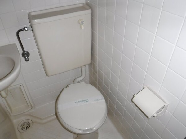 トイレ(他のお部屋の参考写真となります。)